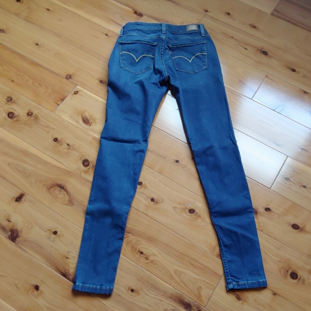 Levis - Picture 3 of 4